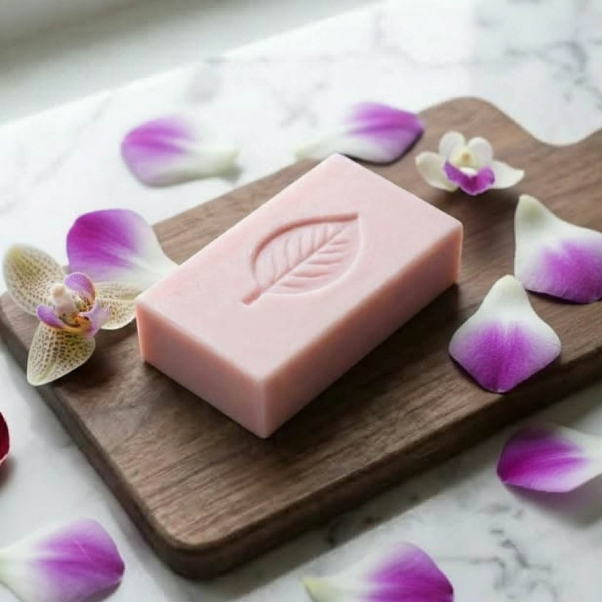 Au Natural orchid soap bar - natural handmade soap with orchid and shea butter, made in Canada.